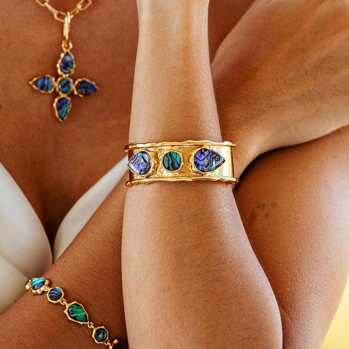 Aurora Cuff-Abalone