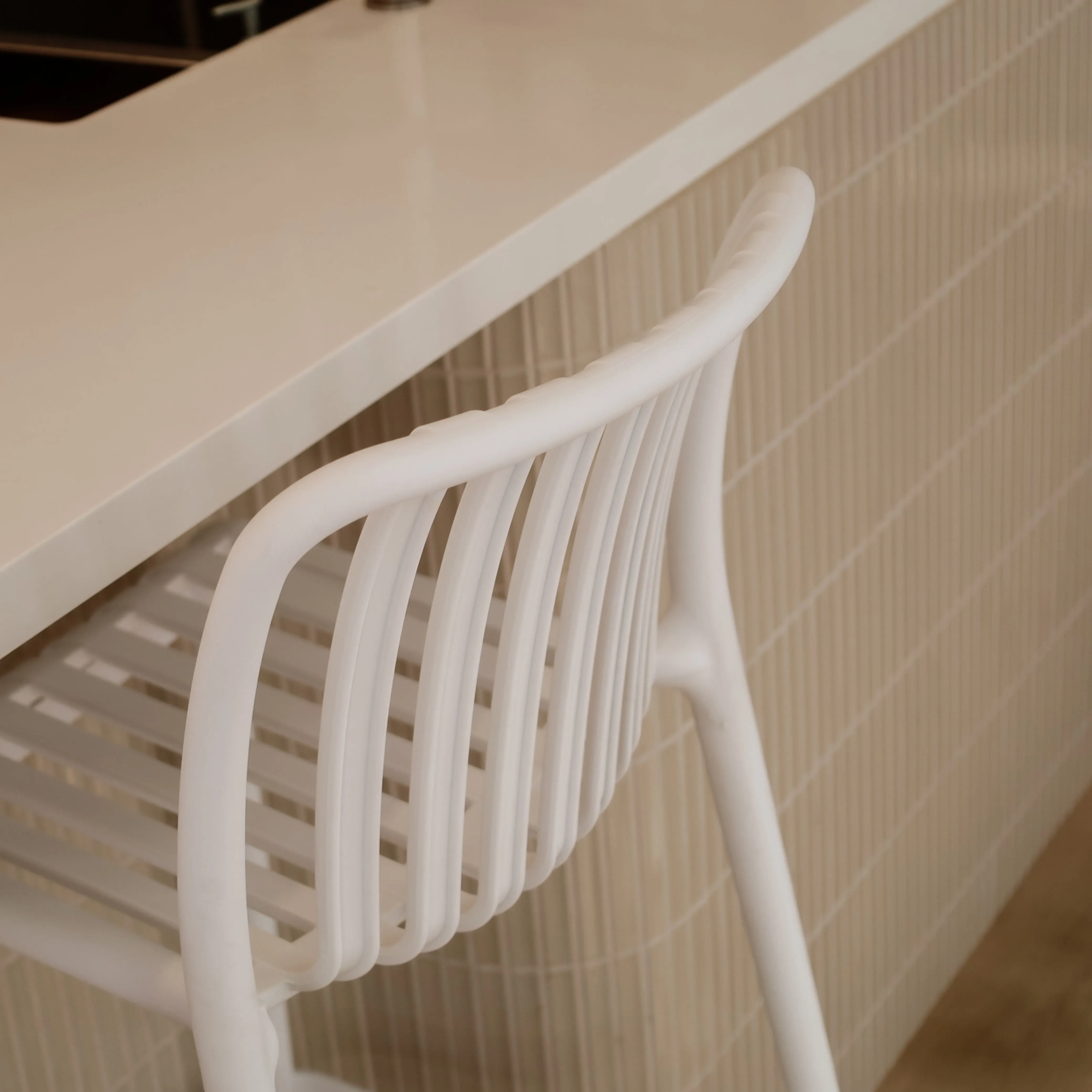 Bertioga White Outdoor Barstool