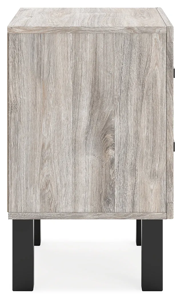 Vessalli King Panel Headboard with Mirrored Dresser, Chest and 2 Nightstands in Two-tone